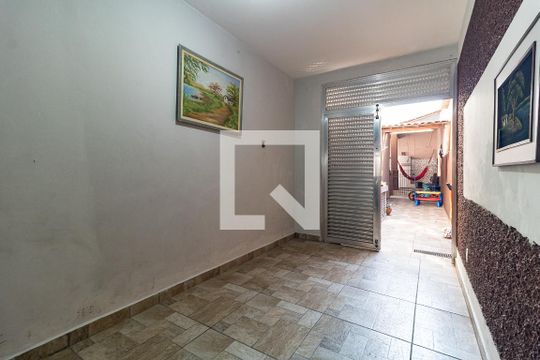 Garagem  de casa à venda com 3 quartos, 200m² em Vila Conde do Pinhal, São Paulo
