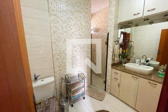 banheiro de apartamento à venda com 3 quartos, 181m² em Eldorado, Contagem