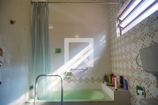 Banheiro da Suíte de casa à venda com 5 quartos, 268m² em Primavera, Novo Hamburgo
