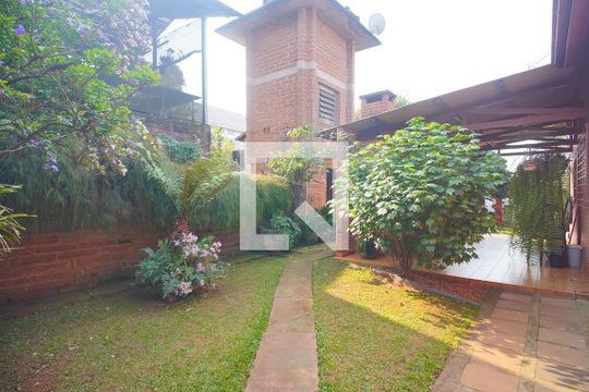 Quintal de casa à venda com 5 quartos, 268m² em Primavera, Novo Hamburgo
