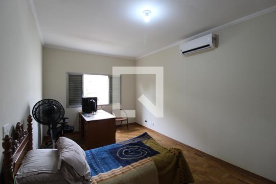 Quarto 1 de casa à venda com 5 quartos, 250m² em Moema, São Paulo