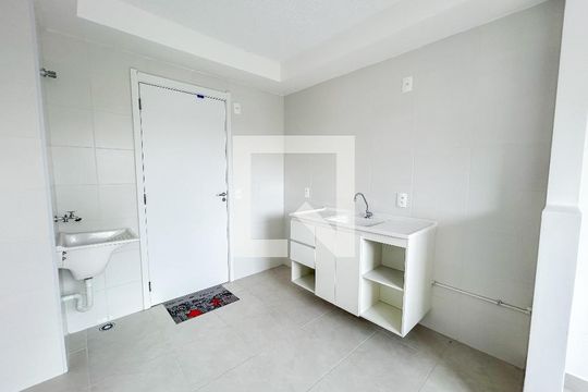 Cozinha de apartamento para alugar com 2 quartos, 33m² em Socorro, São Paulo