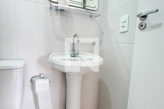 Banheiro de apartamento para alugar com 2 quartos, 33m² em Socorro, São Paulo