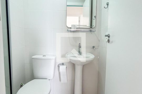 Banheiro de apartamento para alugar com 2 quartos, 33m² em Socorro, São Paulo