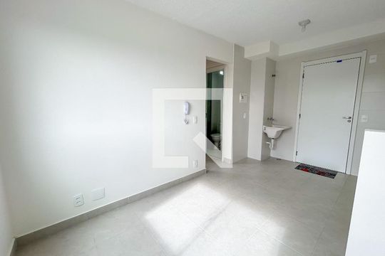 Sala/ Área de serviço de apartamento para alugar com 2 quartos, 33m² em Socorro, São Paulo