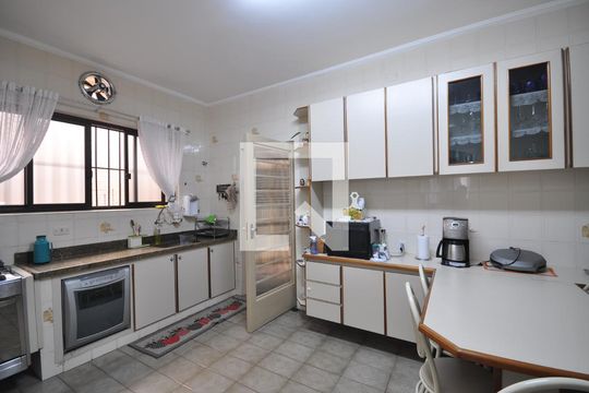 Cozinha de casa para alugar com 3 quartos, 280m² em Jardim Neila, São Paulo