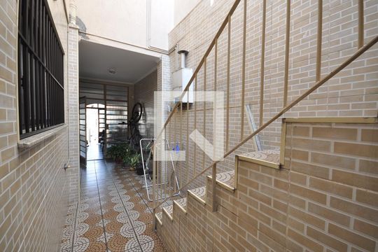 Quintal de casa para alugar com 3 quartos, 280m² em Jardim Neila, São Paulo