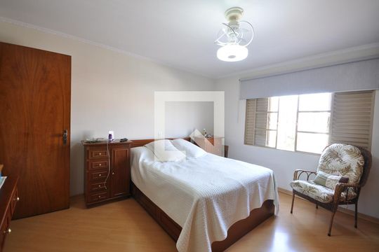 Quarto Suíte de casa para alugar com 3 quartos, 280m² em Jardim Neila, São Paulo