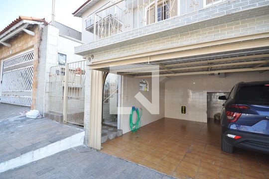 Garagem de casa para alugar com 3 quartos, 280m² em Jardim Neila, São Paulo
