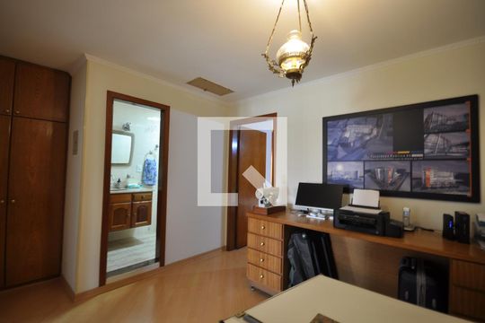 Hall de casa para alugar com 3 quartos, 280m² em Jardim Neila, São Paulo