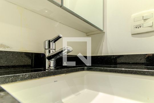 Banheiro de kitnet/studio à venda com 1 quarto, 40m² em Santa Efigênia, São Paulo