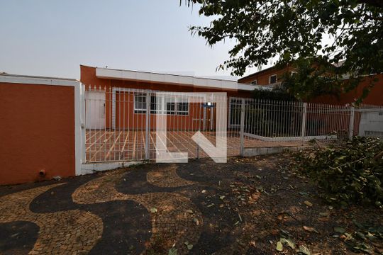 Fachada de casa à venda com 6 quartos, 450m² em Jardim Nossa Senhora Auxiliadora, Campinas