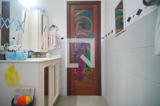 Banheiro de casa à venda com 4 quartos, 900m² em Guarani, Novo Hamburgo