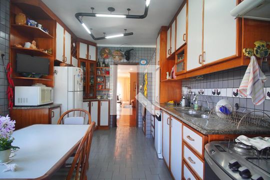Cozinha de casa para alugar com 4 quartos, 900m² em Guarani, Novo Hamburgo