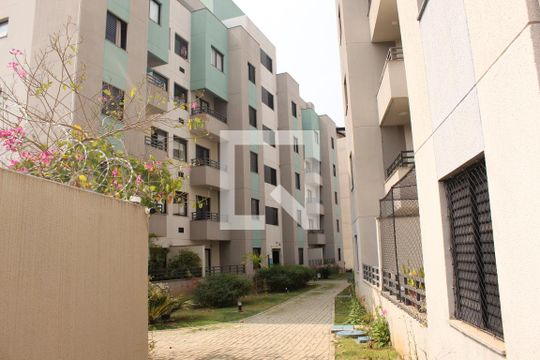 Fachada do bloco de apartamento para alugar com 3 quartos, 94m² em Jardim Isis, Cotia