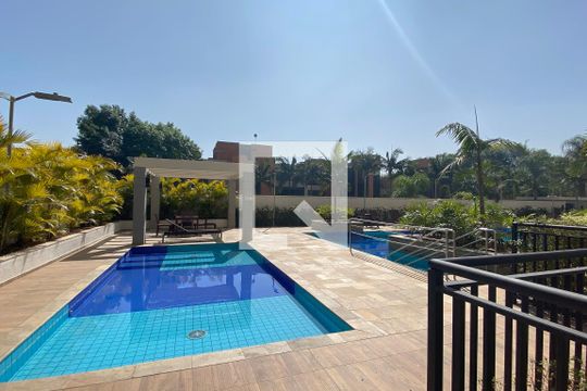 Piscina de apartamento para alugar com 2 quartos, 67m² em Green Valley, Barueri