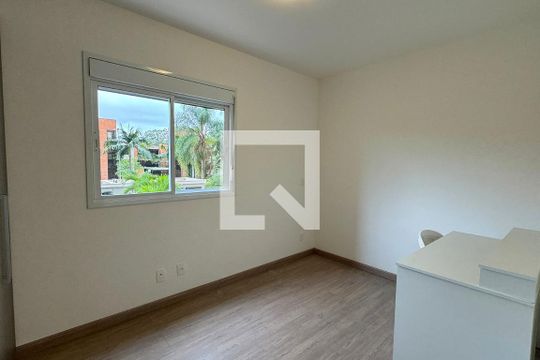 Suíte 1 de apartamento para alugar com 2 quartos, 67m² em Green Valley, Barueri