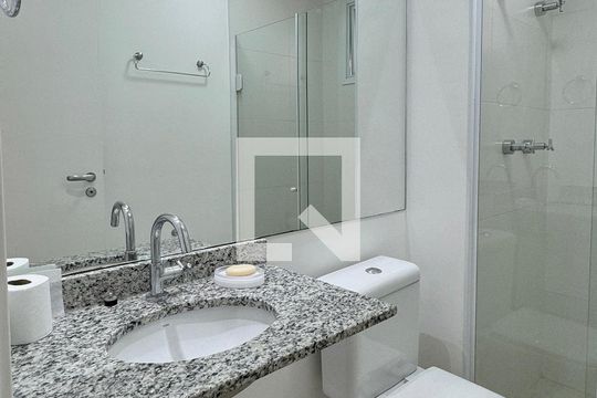 Banheiro de apartamento para alugar com 2 quartos, 67m² em Green Valley, Barueri