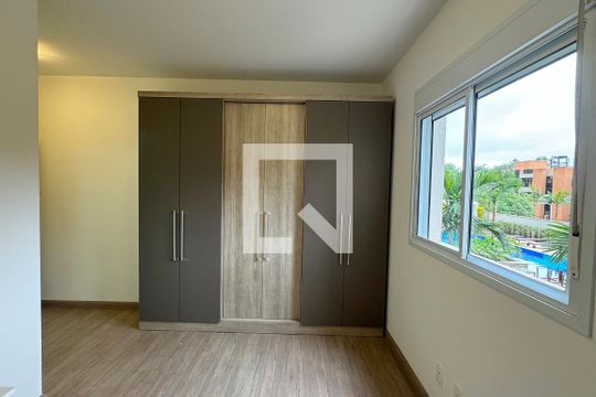 Suíte 1 de apartamento para alugar com 2 quartos, 67m² em Green Valley, Barueri