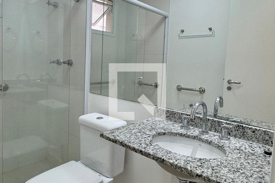 Banheiro da Suíte 1 de apartamento para alugar com 2 quartos, 67m² em Green Valley, Barueri