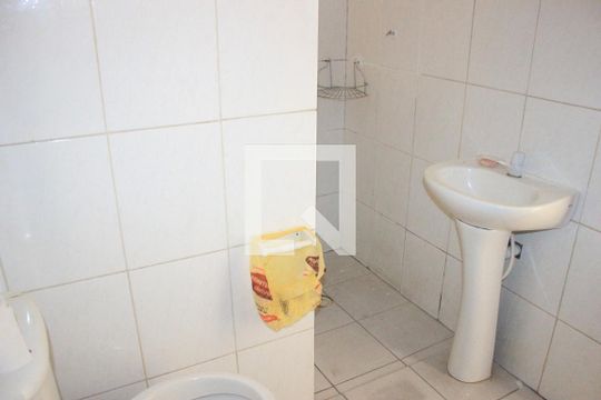 Banheiro  de kitnet/studio à venda com 1 quarto, 30m² em Jardim Santa Mena, Guarulhos