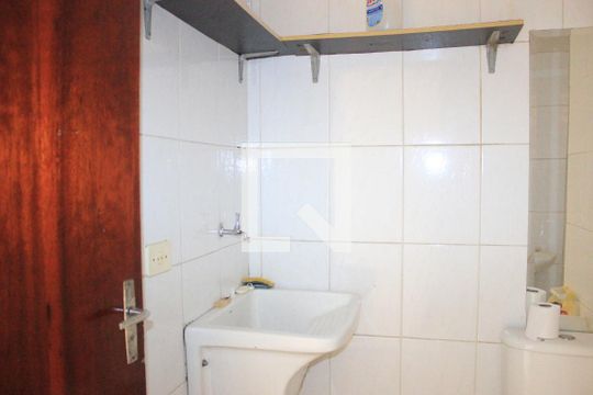 Banheiro  de kitnet/studio à venda com 1 quarto, 30m² em Jardim Santa Mena, Guarulhos