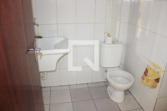 Banheiro  de kitnet/studio à venda com 1 quarto, 30m² em Jardim Santa Mena, Guarulhos