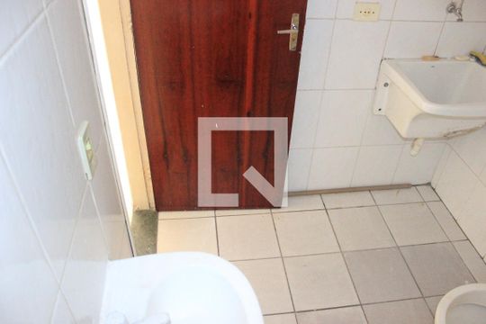 Banheiro  de kitnet/studio à venda com 1 quarto, 30m² em Jardim Santa Mena, Guarulhos