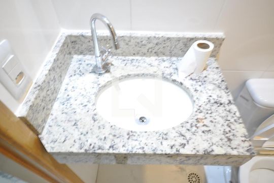 Banheiro de apartamento à venda com 2 quartos, 38m² em Vila Mazzei, São Paulo
