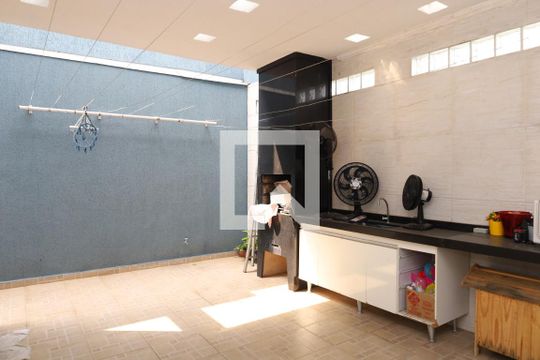 Área de Serviço de casa para alugar com 3 quartos, 280m² em Limoeiro, São Paulo