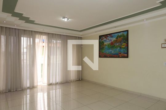 Casa para alugar com 3 quartos, 280m² em Limoeiro, São Paulo