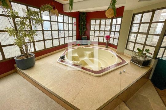 Hidromassagem  de casa para alugar com 1 quarto, 51m² em Bela Vista, São Paulo
