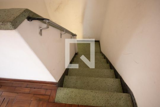 Escadas de casa à venda com 3 quartos, 250m² em Parada Inglesa, São Paulo