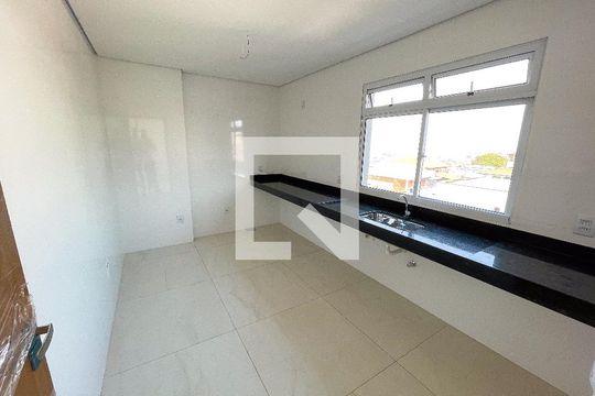 Cozinha de apartamento à venda com 3 quartos, 180m² em Jardim Industrial, Contagem