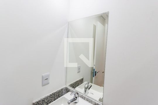 Banheiro de apartamento à venda com 2 quartos, 51m² em Vila Curuçá, Santo André