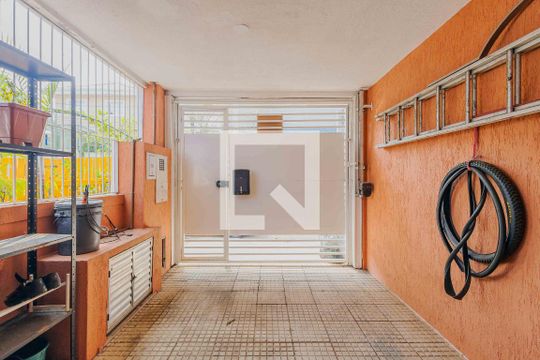 Garagem de casa à venda com 3 quartos, 139m² em Cerqueira César, São Paulo