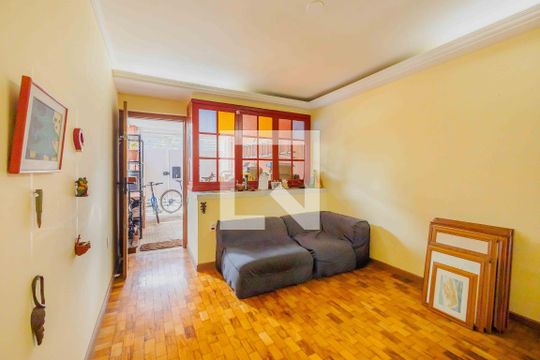 Sala de casa à venda com 3 quartos, 139m² em Cerqueira César, São Paulo