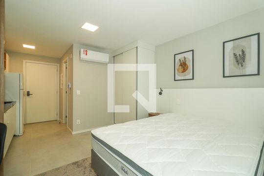 Sala / Quarto / Cozinha de apartamento à venda com 1 quarto, 25m² em Auxiliadora, Porto Alegre