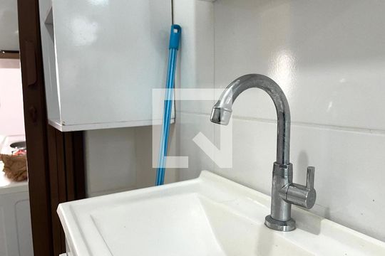 Banheiro de kitnet/studio para alugar com 1 quarto, 20m² em Jardim Oriental, São Paulo