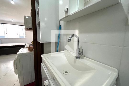 Banheiro de kitnet/studio para alugar com 1 quarto, 20m² em Jardim Oriental, São Paulo