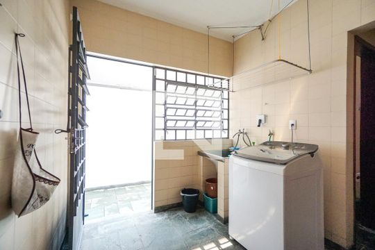 Área de serviço de casa à venda com 4 quartos, 350m² em Jardim Textil, São Paulo