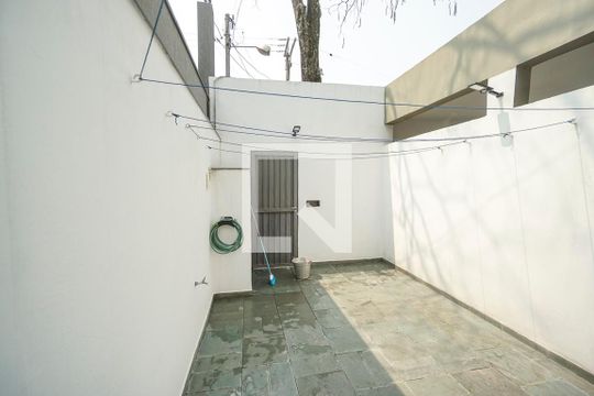Quintal de casa à venda com 4 quartos, 350m² em Jardim Textil, São Paulo