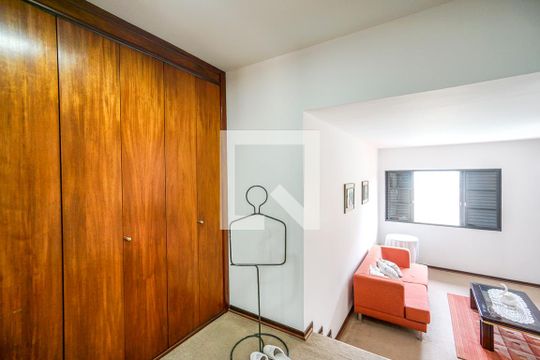 Closet da suíte 01 de casa à venda com 4 quartos, 350m² em Jardim Textil, São Paulo