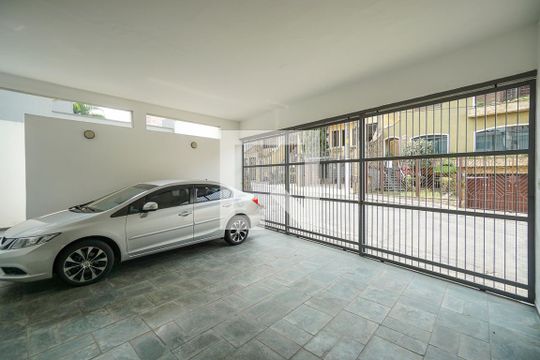 Garagem de casa à venda com 4 quartos, 350m² em Jardim Textil, São Paulo