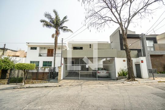 Fachada de casa à venda com 4 quartos, 350m² em Jardim Textil, São Paulo
