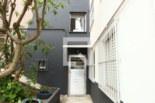 Área comum - Entrada do prédio de apartamento para alugar com 2 quartos, 50m² em Itaquera, São Paulo