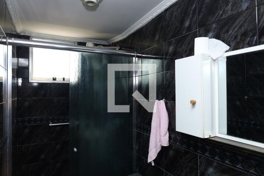 Banheiro de apartamento para alugar com 2 quartos, 50m² em Itaquera, São Paulo