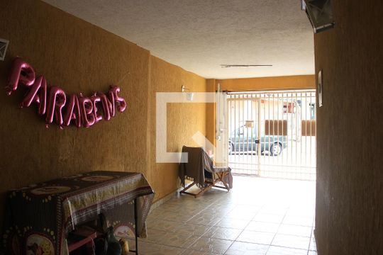 Garagem de casa à venda com 5 quartos, 243m² em Vila Augusta, Guarulhos