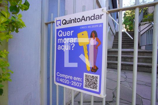 Plaquinha de apartamento à venda com 3 quartos, 120m² em Petrópolis, Porto Alegre