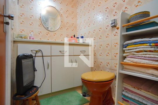 Banheiro da Suíte de apartamento à venda com 3 quartos, 120m² em Petrópolis, Porto Alegre